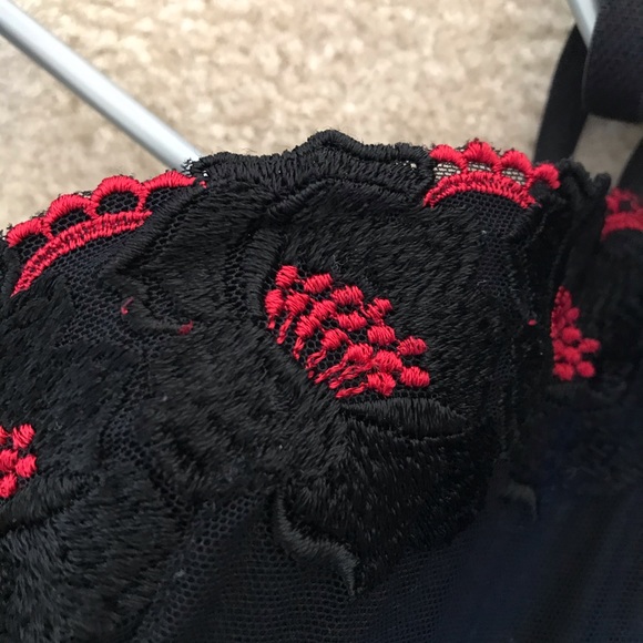 Black and red corset top - Picture 4 of 4